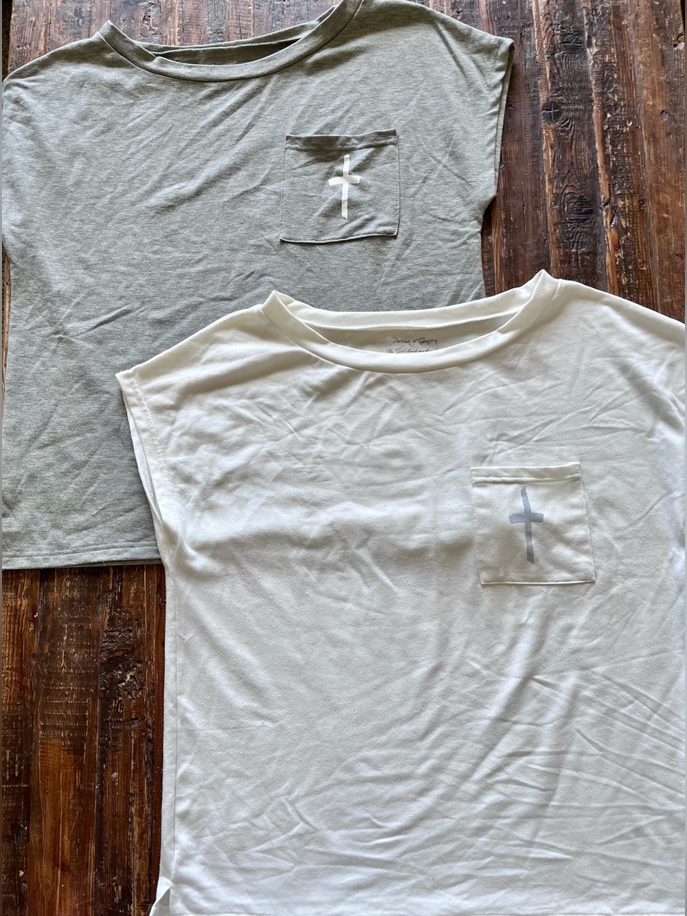 ☀️Poems of Grace 2 Women’s pocket Tee/Tunics w/ Bible Verses & ✝️Cross Sz L
NWOT